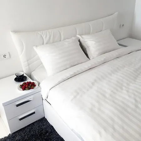 White Luxury Sarandë