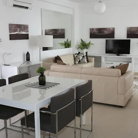 White Luxury Lejlighed *