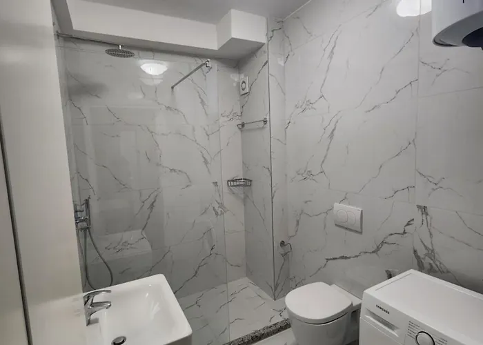 White Luxury * Sarandë