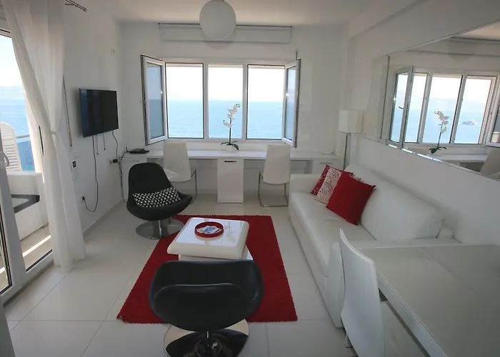 White Luxury Sarandë