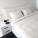 White Luxury Sarandë