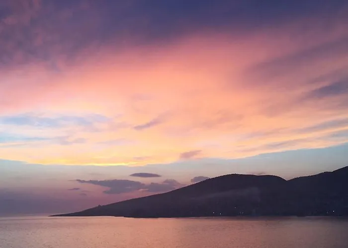 White Luxury Lejlighed *